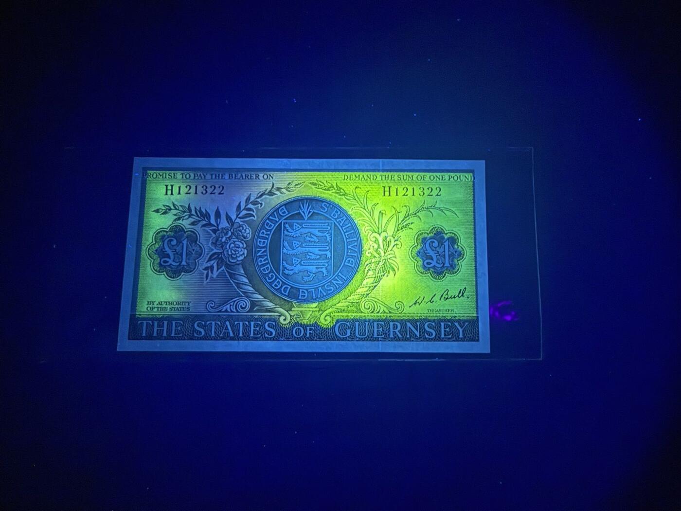 【炜奕收藏】，第五十期 1969年根西岛1镑，UNC-品相，轻微压痕，号码无47全小号