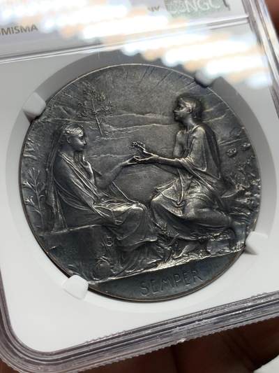 《竞宝斋》第437场 周日，周一2场连拍 （全场包邮） NGC MS61 银质婚章 ”真爱永恒“罗蒂名章，稀少无刻字版。可以作为朋友、家人刻字结婚、或者结婚纪念用。不可多得，非常特别的礼物。41mm，丰饶角边铭。