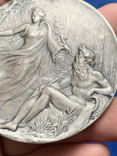 《竞宝斋》第437场 周日，周一2场连拍 （全场包邮） 1896年比利时安特卫普债券交易所镀银大铜章 72.6克 59.8mm