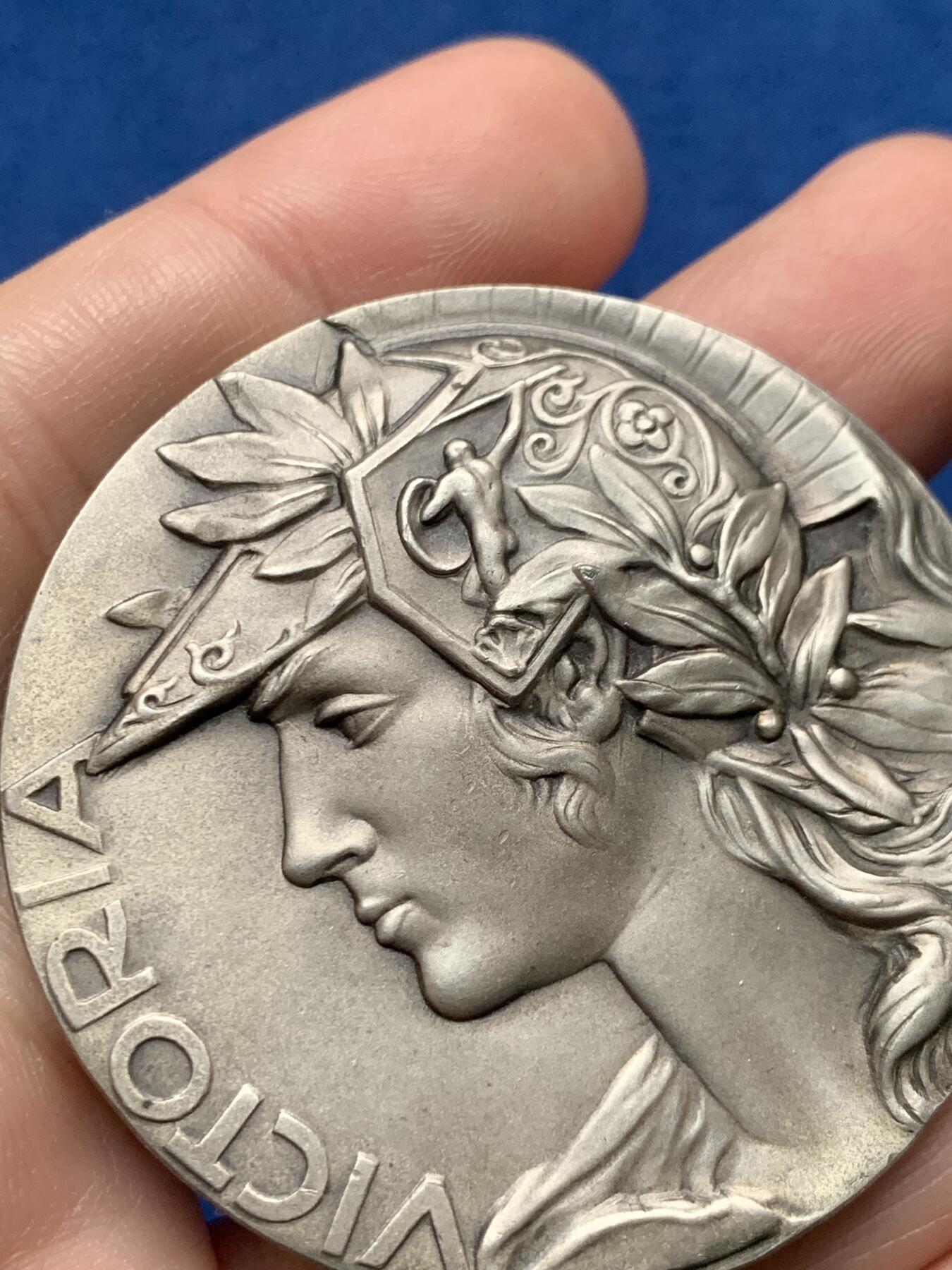 《竞宝斋》第437场 周日，周一2场连拍 （全场包邮） 罗马体育赛事纪念章 42.15克 49.2mm