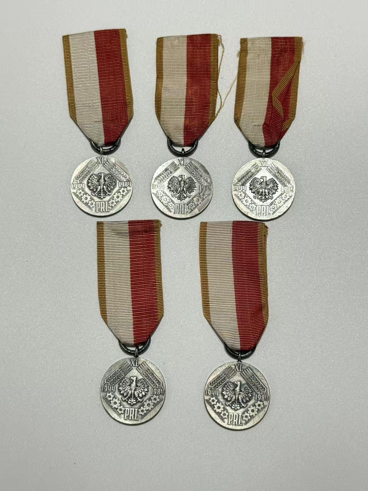 韵星假日精品2025秋季军品类拍卖会-- Rimey Holidays Boutique 2025 Autumn Militaria Sale 波兰人民共和国成立40周年奖章一组