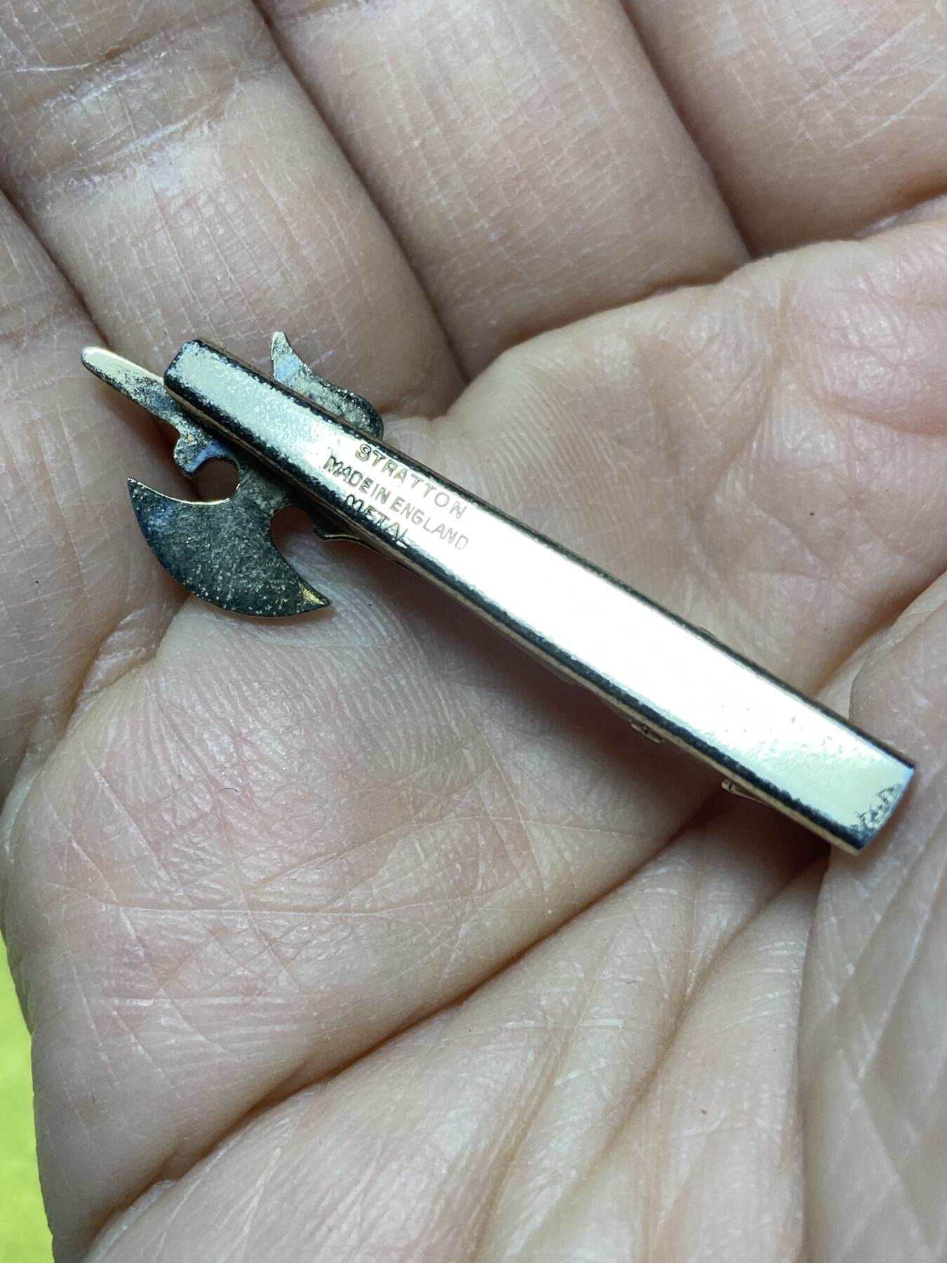 2025年第一百二十七场(总第一百五十三场）外国好品章牌、散币(免佣金) 英国斯特拉顿（Stratton）品牌领带夹，重3.78克