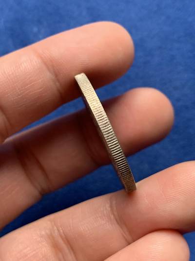 《竞宝斋》第437场 周日，周一2场连拍 （全场包邮） 1952年澳门5元银币 高点佳，带彩，重14.7克，720银