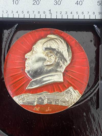 江南站杂件场 毛主席像章