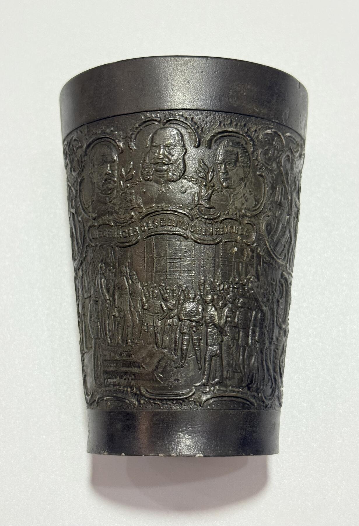 韵星假日精品2025秋季军品类拍卖会-- Rimey Holidays Boutique 2025 Autumn Militaria Sale 德意志第二帝国兴登堡威廉一世凡尔赛宫加冕为皇帝纪念杯（详情介绍）