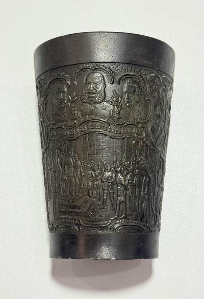 韵星假日精品2025秋季军品类拍卖会-- Rimey Holidays Boutique 2025 Autumn Militaria Sale - 德意志第二帝国兴登堡威廉一世凡尔赛宫加冕为皇帝纪念杯（详情介绍）