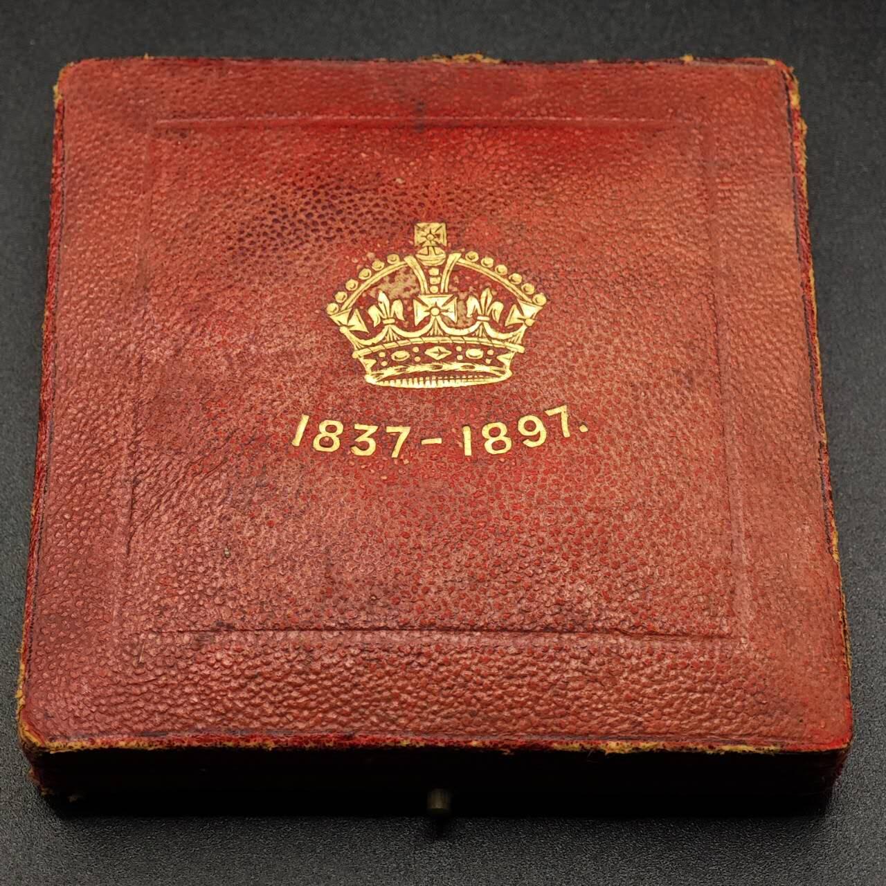 【淘币小摊】实时拍第七百九十五拍   银币套币场   满百包邮可预留二周 每周一统一发货   英国1897年维多利亚女王登基60周年大铜章直径55mm重76克原盒