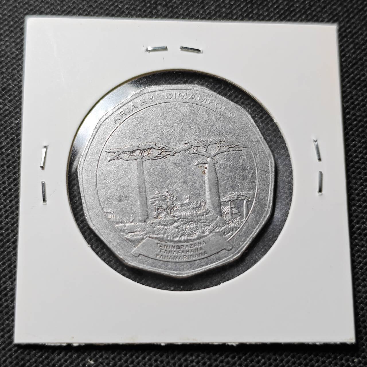 KK钱币收藏小铺  第368场  2月预留时间 周末发货 马达加斯加50阿里亚里 