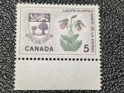 洪涛臻品批发群 精选邮票限时拍卖第1164期  - 加拿大1966年 兜兰与爱德华王子岛武装徽章,带边纸. 同期于中国建国初 精美雕刻版 原胶润白