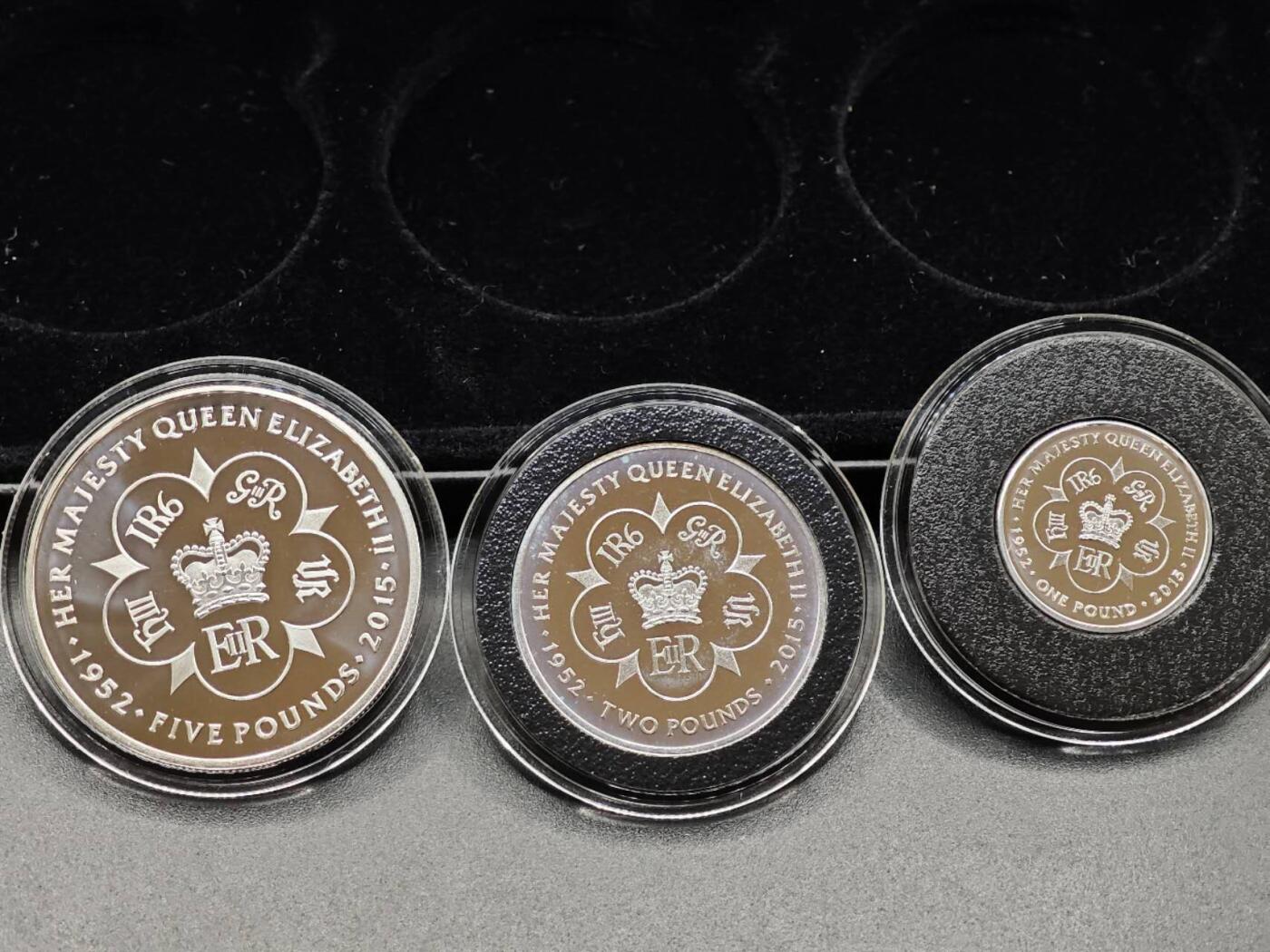 【淘币小摊】实时拍第七百九十五拍   银币套币场   满百包邮可预留二周 每周一统一发货   （罕见）特里斯坦-达库尼亚群岛（英属）2015年1/2/5英镑精制套币 伊丽莎白二世（统治期最长的君主） 总共52.78克925银 发行量499套 盒证全