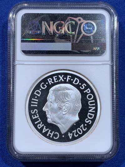 《竞宝斋》第437场 周日，周一2场连拍 （全场包邮） NGC PF69UC 英国2024年伟大雕刻师系列-圣乔治屠龙 马剑 5镑精制2盎司银币 999银 62.86克 首期蓝标 加厚盒