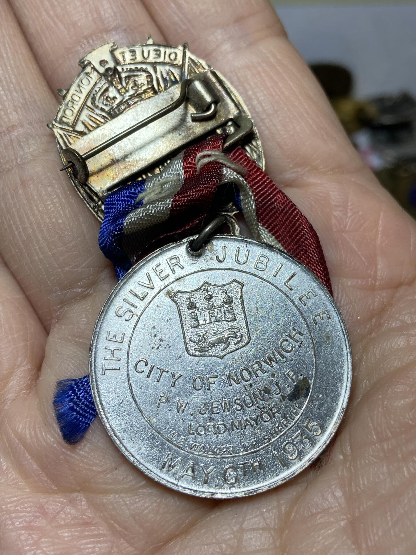 2025年第一百二十七场(总第一百五十三场）外国好品章牌、散币(免佣金)