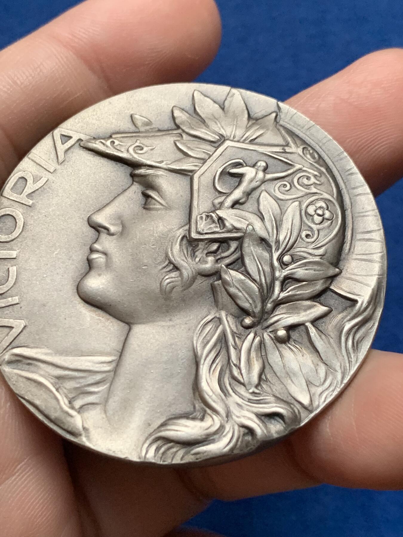 《竞宝斋》第437场 周日，周一2场连拍 （全场包邮） 罗马体育赛事纪念章 42.15克 49.2mm