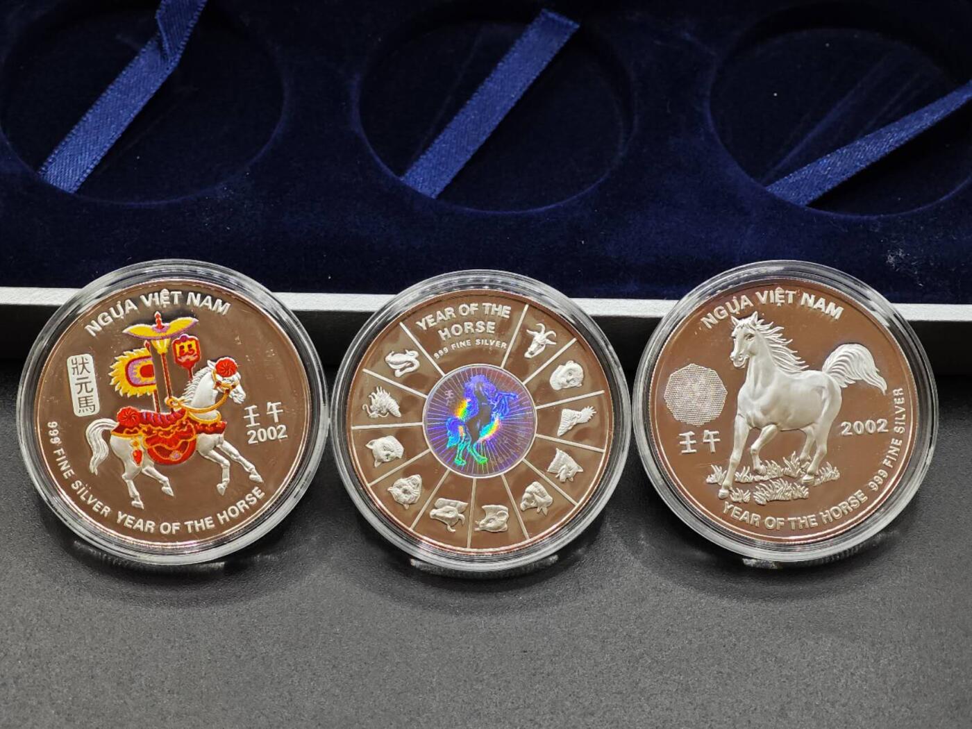 【淘币小摊】实时拍第七百九十五拍   银币套币场   满百包邮可预留二周 每周一统一发货   越南2002年马年生肖彩色精制银币3枚套原盒原证发行量3800套