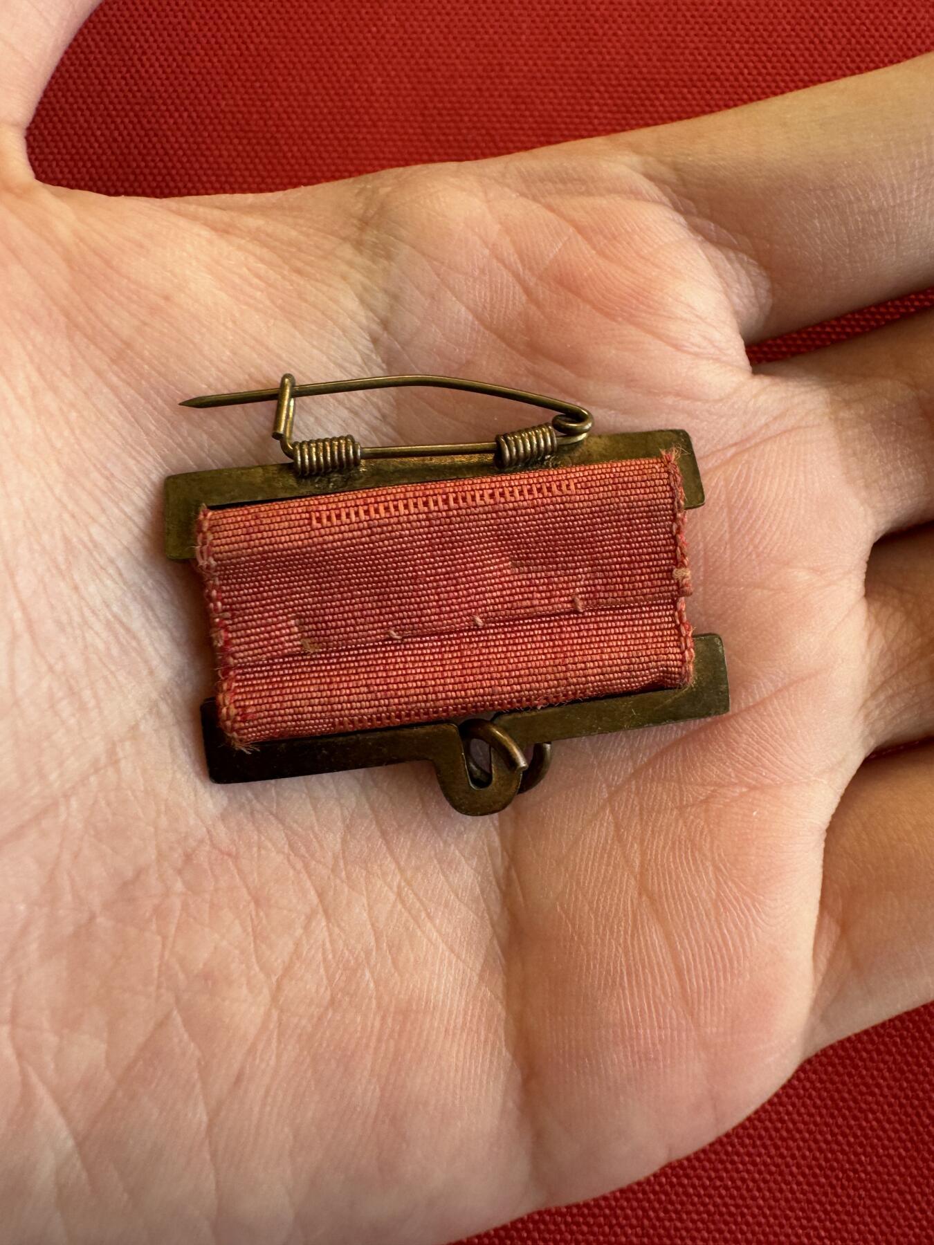 五哥徽章群   11号周二晚上八点4群联拍 上挂