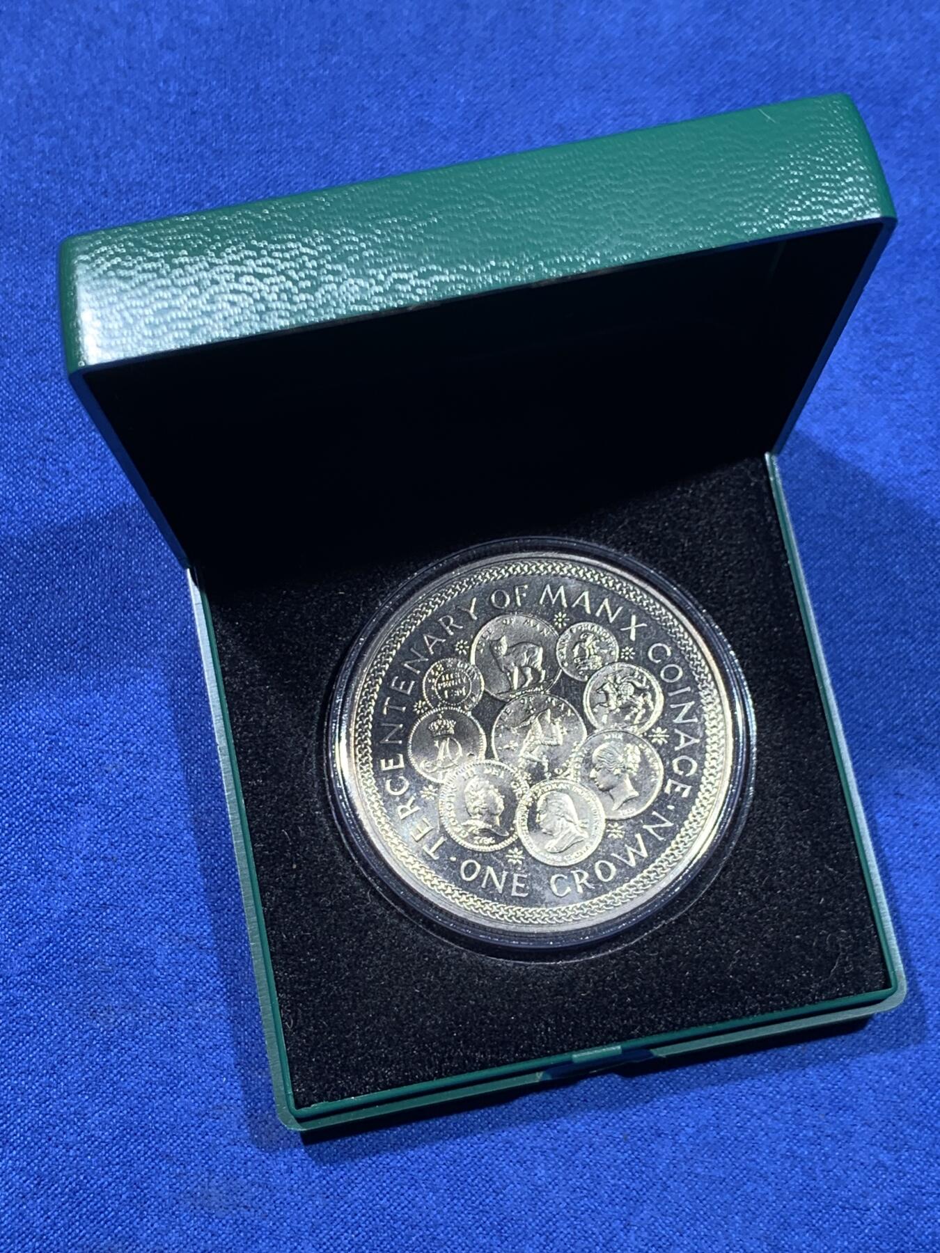 《竞宝斋》第437场 周日，周一2场连拍 （全场包邮） 1979年马恩岛货币300周年1克朗纪念币 带盒