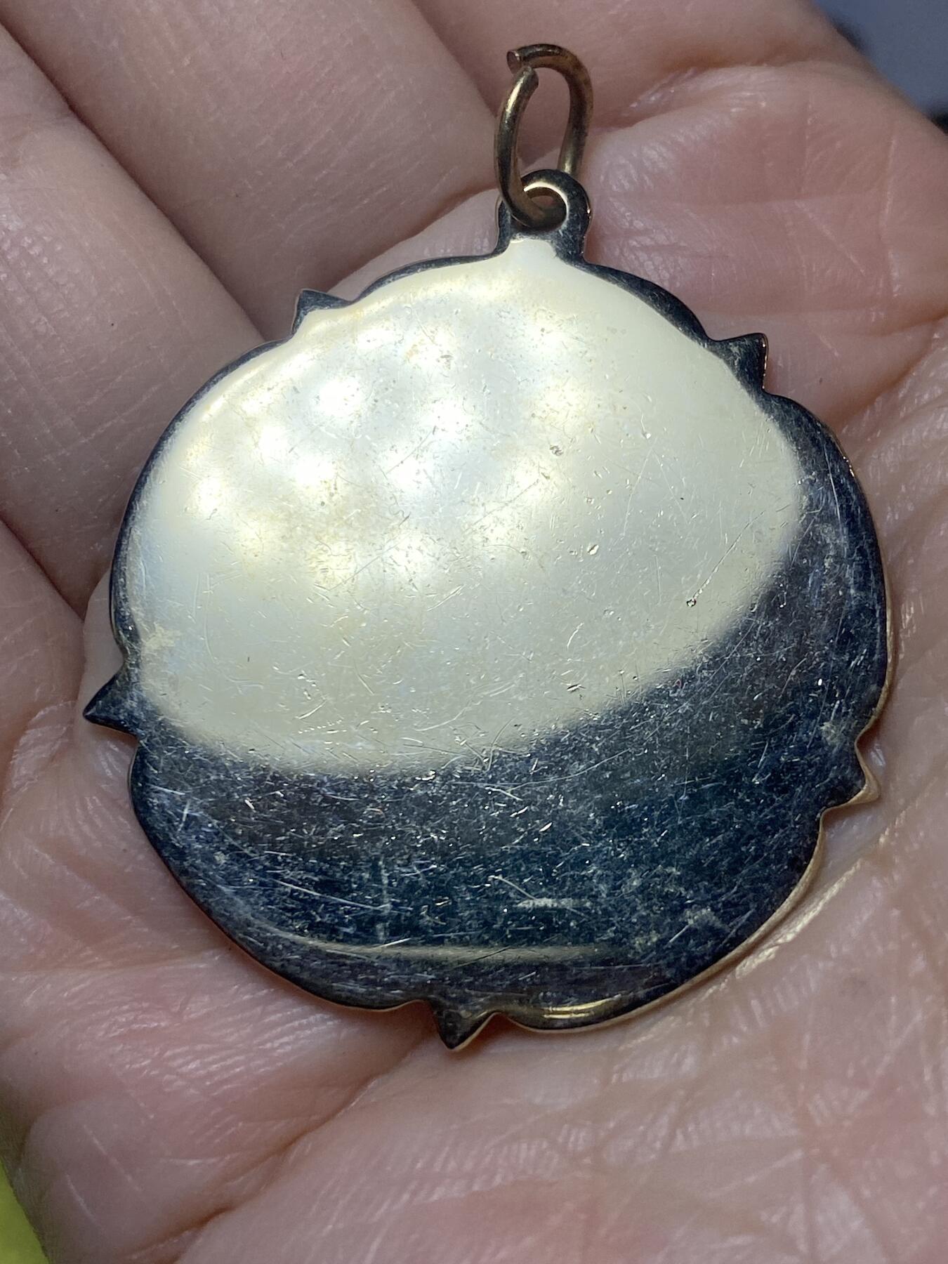 2025年第一百二十七场(总第一百五十三场）外国好品章牌、散币(免佣金) 高光镜面–足球比赛纪念章，重16.65克