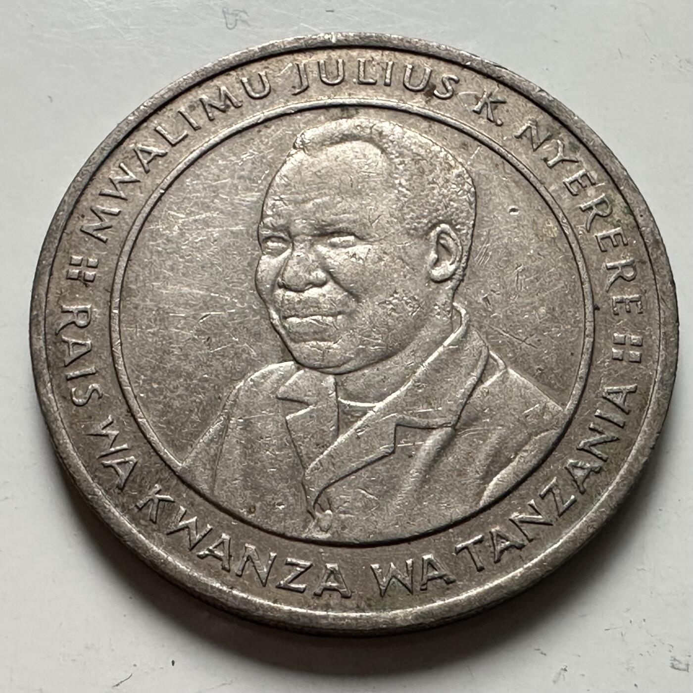 🌹外币初藏🌹🐯2025年第126场  每周二四六晚8️⃣点 接代拍 坦桑尼亚1981年独立20周年，20先令纪念币