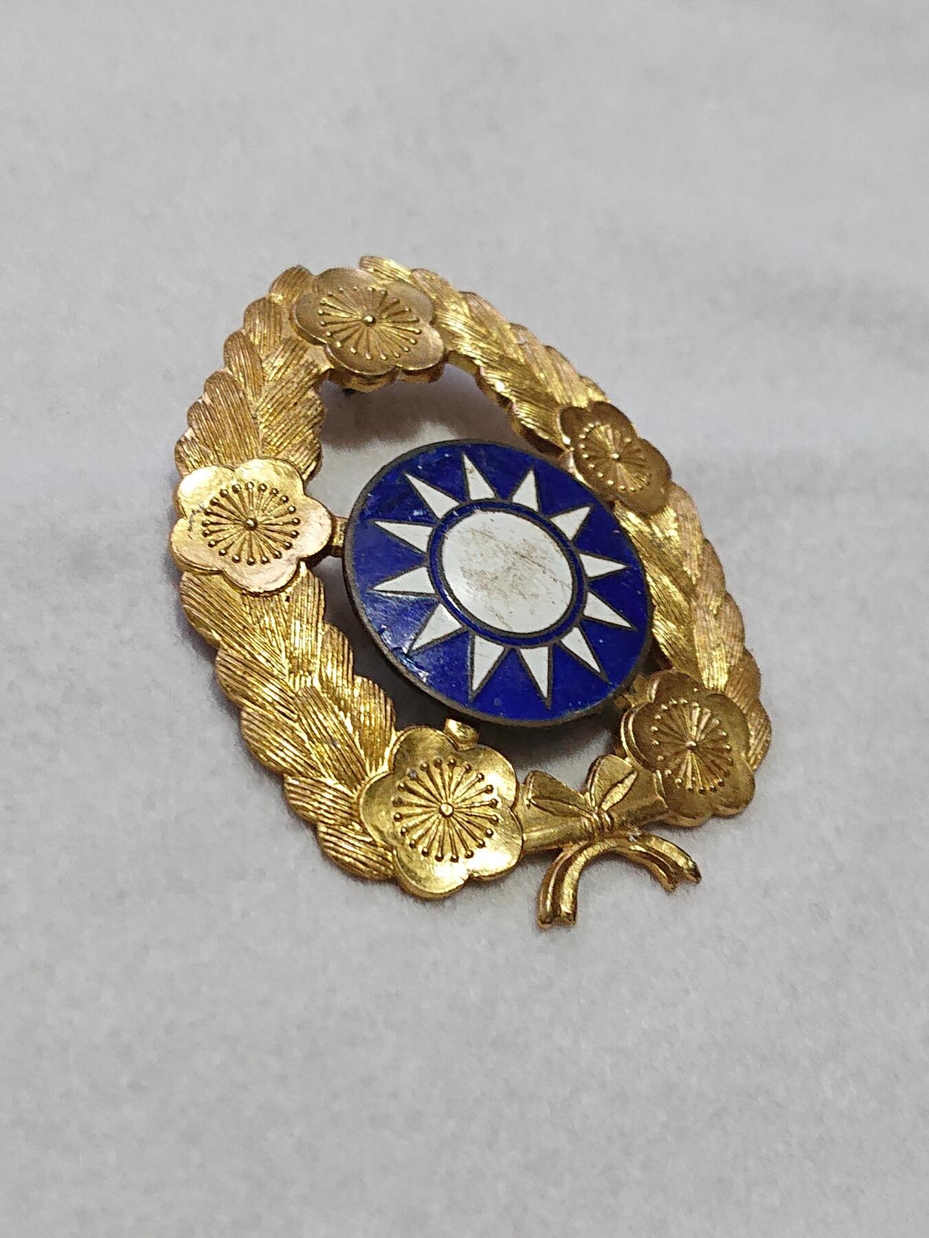 【第壹場】近代勋奖章徽章服饰杂项专场 民国时期陆军帽徽（铝质）