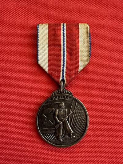 五哥徽章群   11号周二晚上八点4群联拍 - 银章