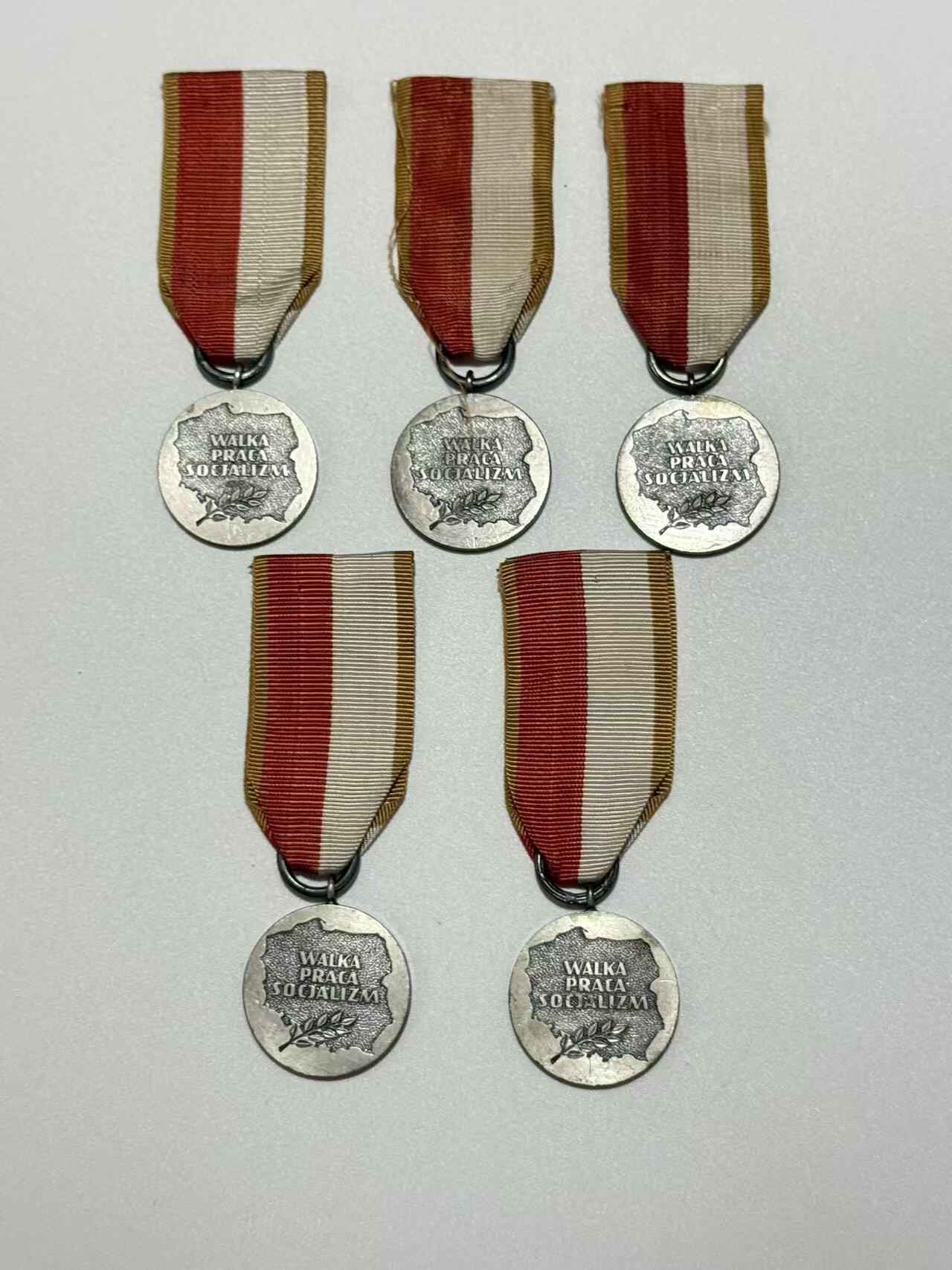 韵星假日精品2025秋季军品类拍卖会-- Rimey Holidays Boutique 2025 Autumn Militaria Sale 波兰人民共和国成立40周年奖章一组