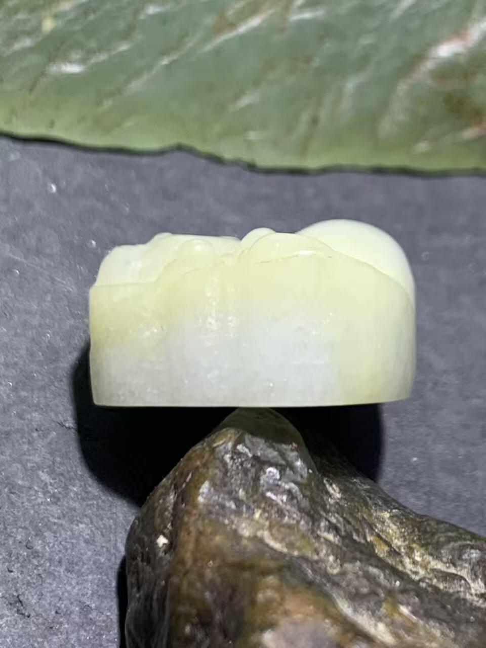 天然A货糯种翡翠雕刻通货弥勒佛吊坠一个！