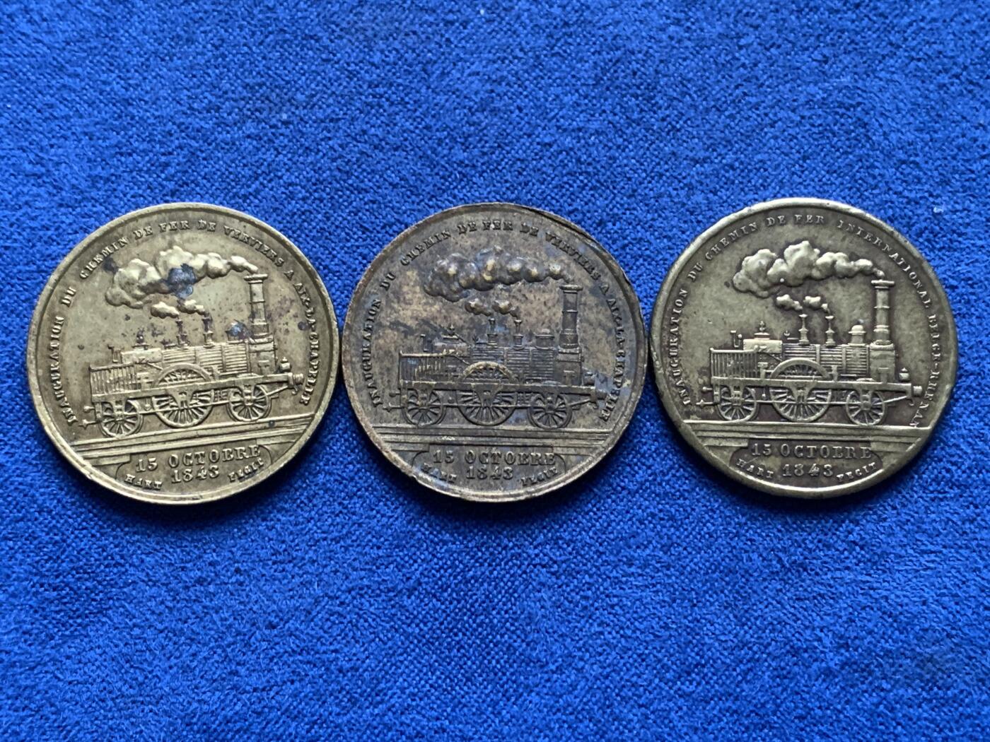 《竞宝斋》第437场 周日，周一2场连拍 （全场包邮） 三枚一组 1843年纪念10月15日维尔维耶至亚琛铁路线开通铜质奖章 背面图案为普鲁士与比利时纹章 总重约20.75克