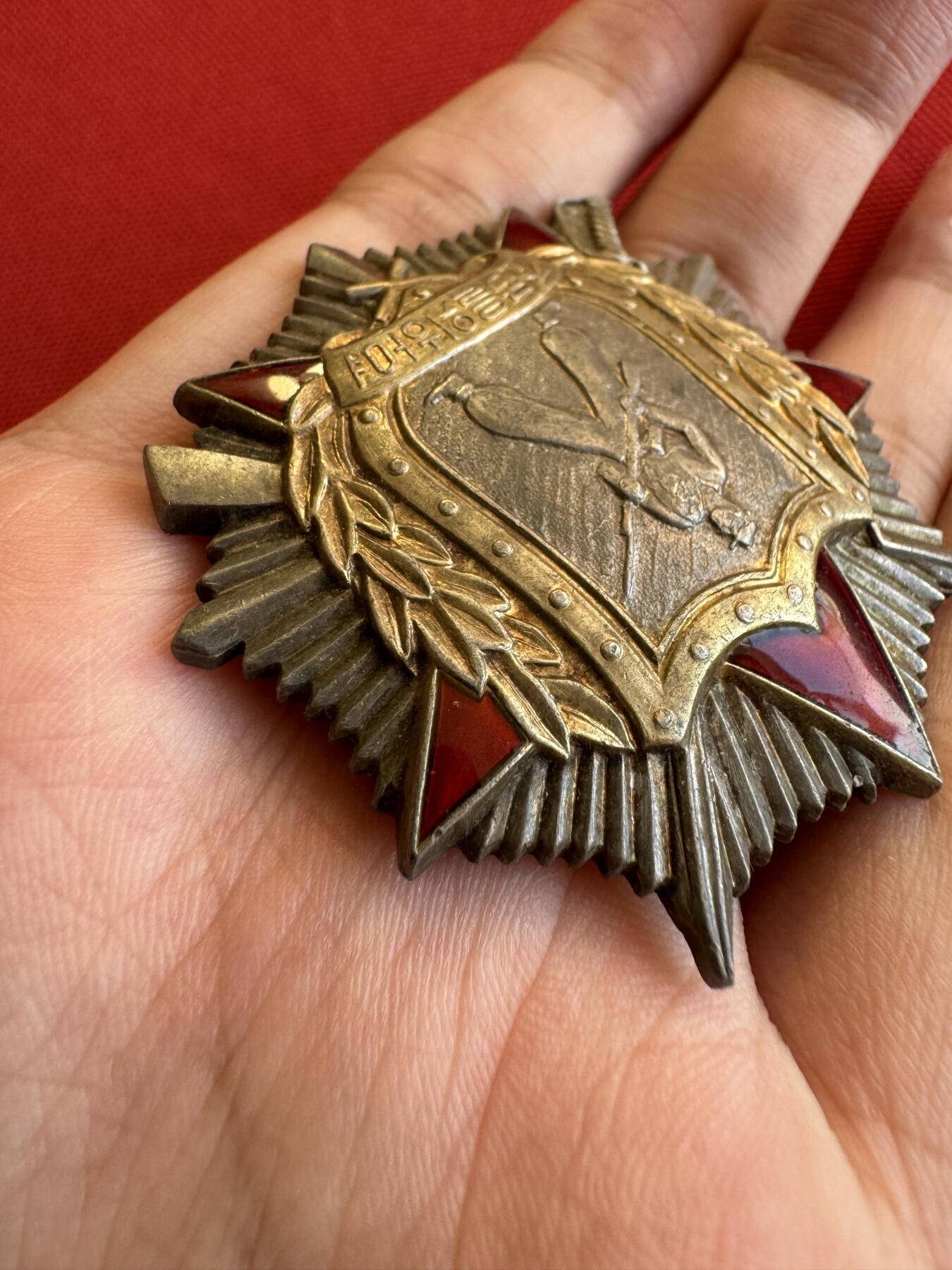 五哥徽章群   11号周二晚上八点4群联拍 银章