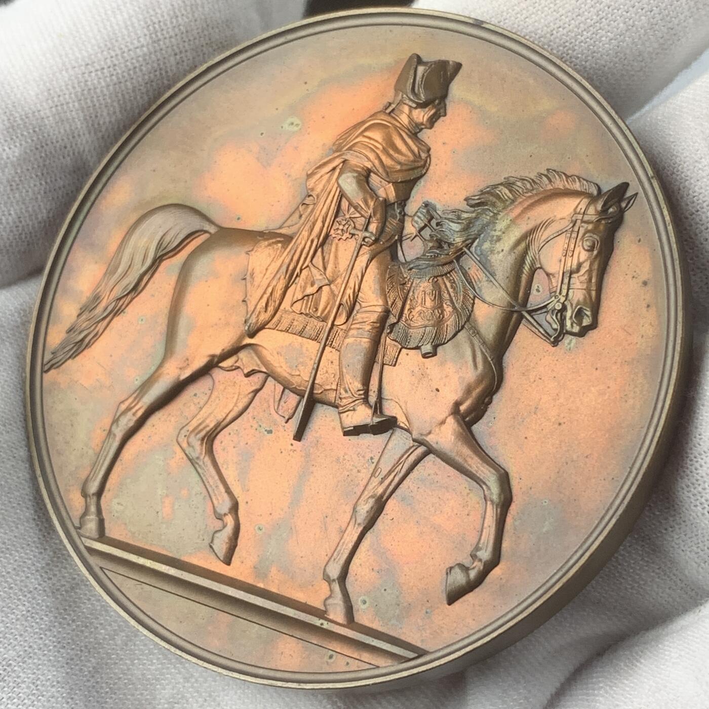 掌中浮雕-藏着的欧洲第041场 1851年普鲁士腓特烈大帝骑马雕像落成纪念铜章 ,61.5mm