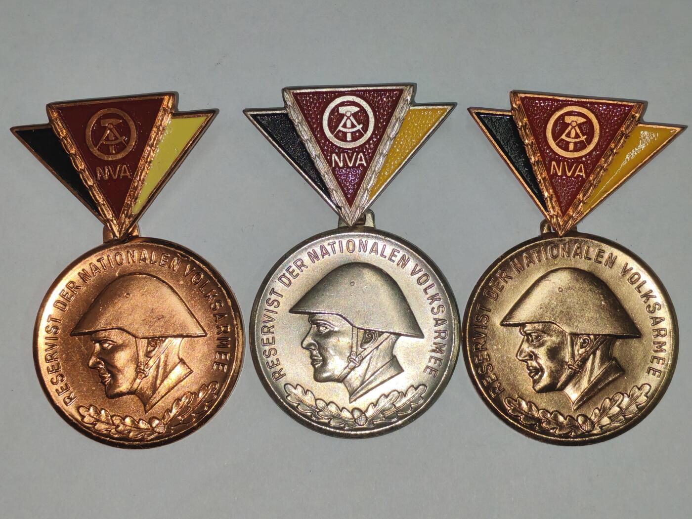 韵星假日精品2025秋季军品类拍卖会-- Rimey Holidays Boutique 2025 Autumn Militaria Sale 民主德国人民军预备役军官服务金银铜一套