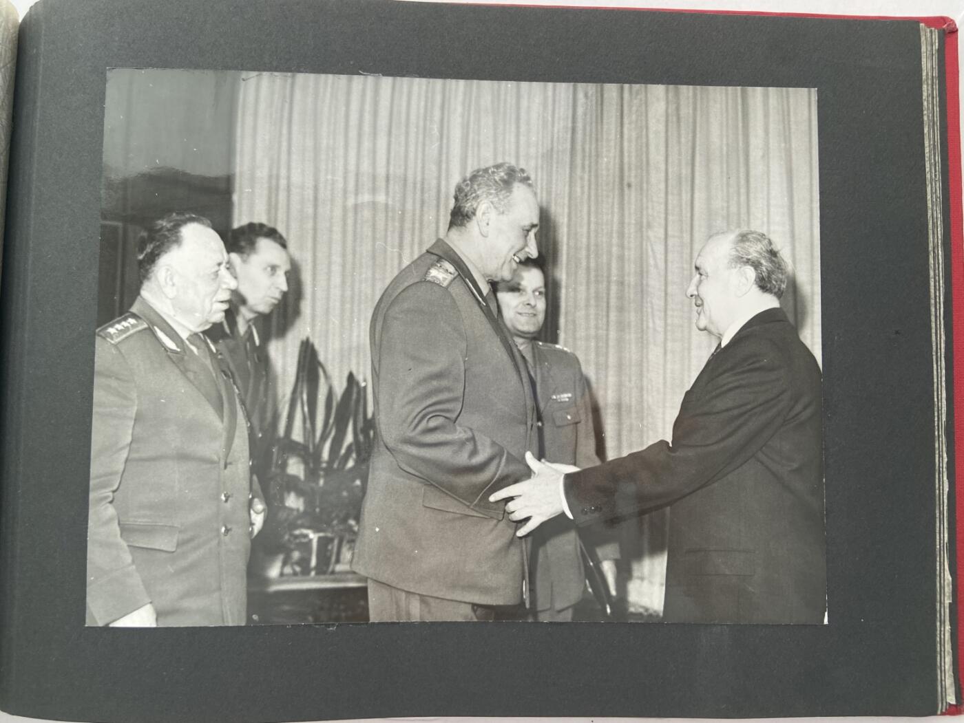 熹将军2025年秋冬小拍14 总55期 【撤拍，线下已售出】苏联国防部长格列奇科元帅旧物 匈方赠送格列奇科访问匈牙利人民共和国原片相册