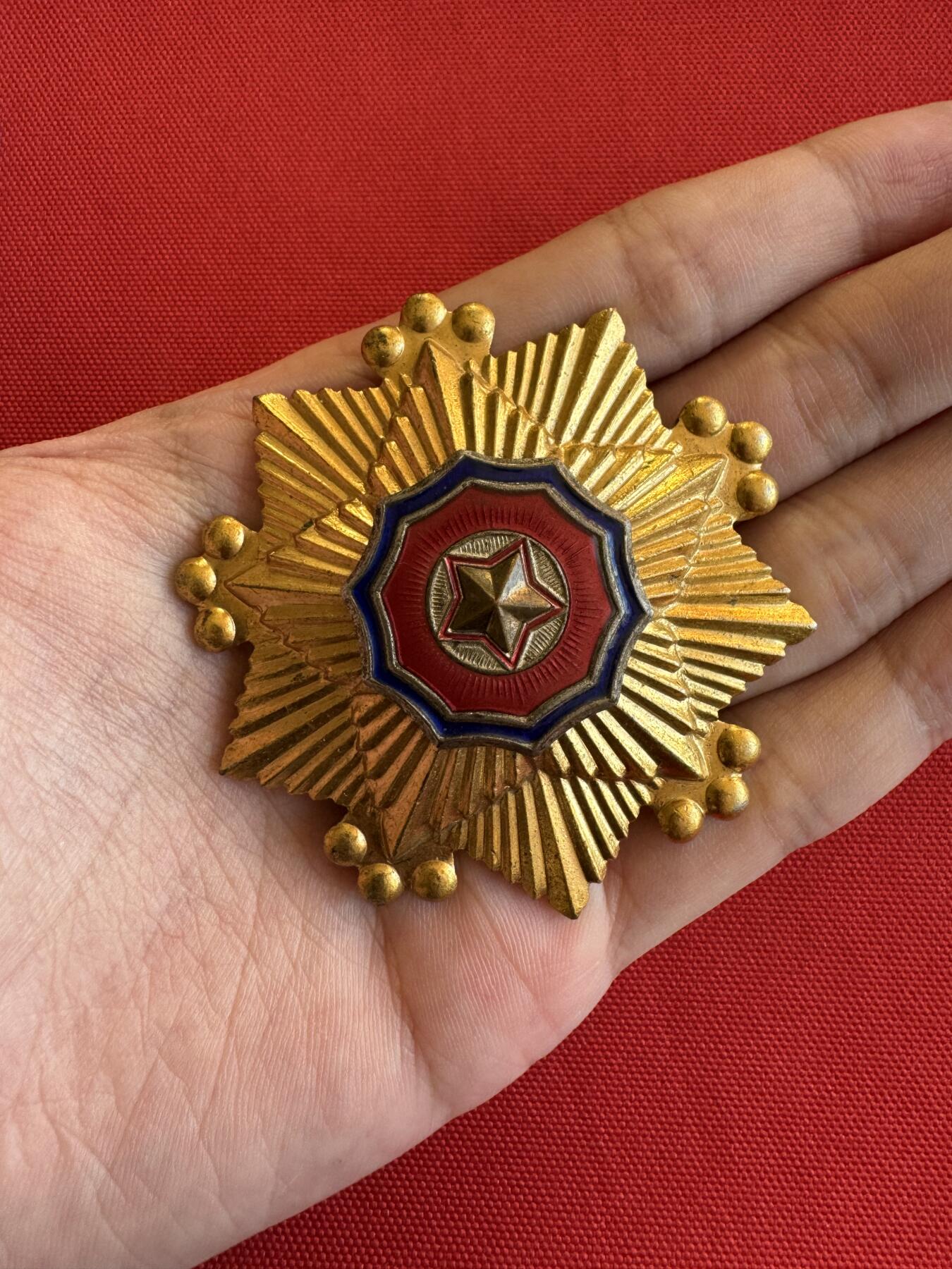 五哥徽章群   11号周二晚上八点4群联拍 朝鲜一级国旗