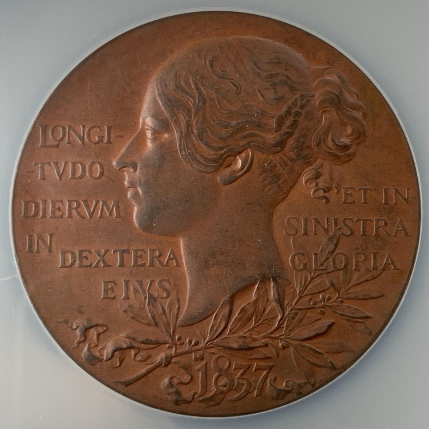 掌中浮雕-藏着的欧洲第041场 NGC MS63 : 1897年英国维多利亚女王登基60周年纪念铜章，55mm