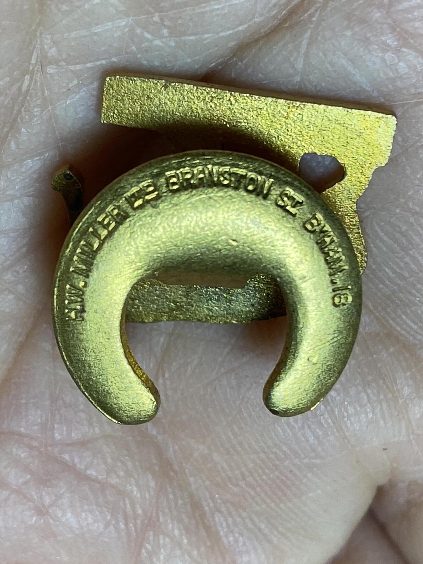 2025年第一百二十七场(总第一百五十三场）外国好品章牌、散币(免佣金) 英国🇬🇧弗雷姆林麦芽啤酒镀金胸章，重4.13克