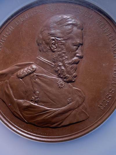 《竞宝斋》第437场 周日，周一2场连拍 （全场包邮） NGC MS63BN 1888年德皇弗立德里希三世立威廉二世为王储铜章，70mm，加大加厚盒。