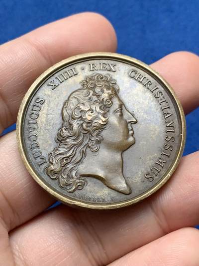 《竞宝斋》第437场 周日，周一2场连拍 （全场包邮） - 法国路易十四像-绘画与雕塑学院铜章 32.4克 41mm 早期无边铭