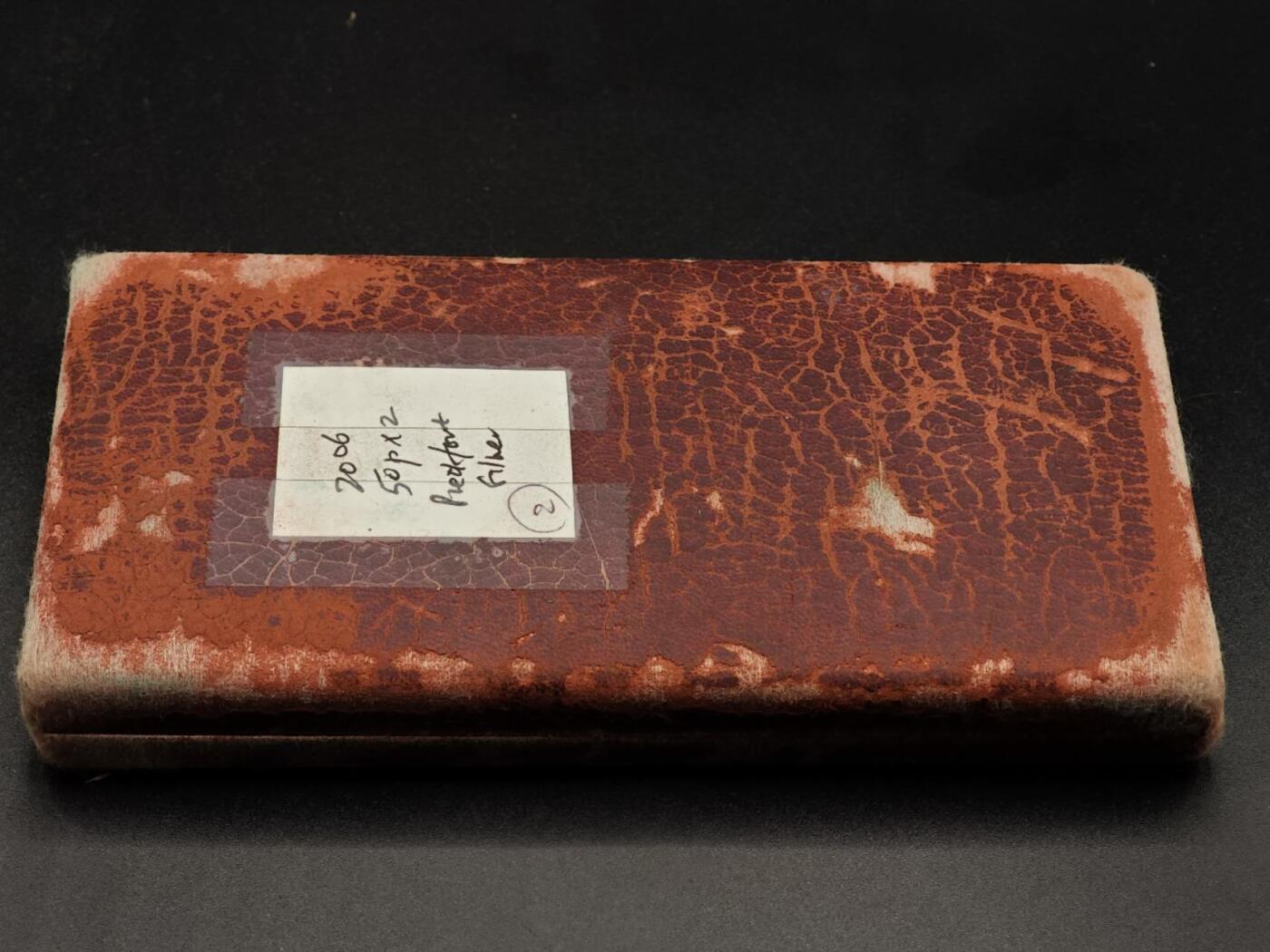 【淘币小摊】实时拍第七百九十五拍   银币套币场   满百包邮可预留二周 每周一统一发货   （稀少）2006年英国50便士2枚加厚精制银币套 维多利亚十字勋章 2X16克925银 发行量5千 盒证全