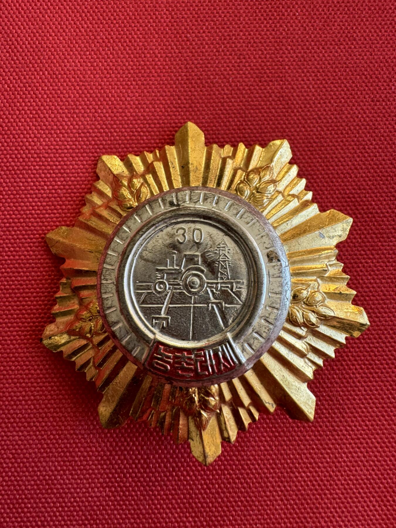 五哥徽章群   11号周二晚上八点4群联拍