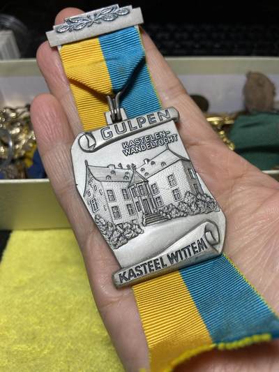 2025年第一百二十七场(总第一百五十三场）外国好品章牌、散币(免佣金) - 超大型–荷兰🇳🇱徒步赛事奖牌(荷兰海尔德兰省居尔彭地区维特姆城堡徒步赛事奖牌)，重64克