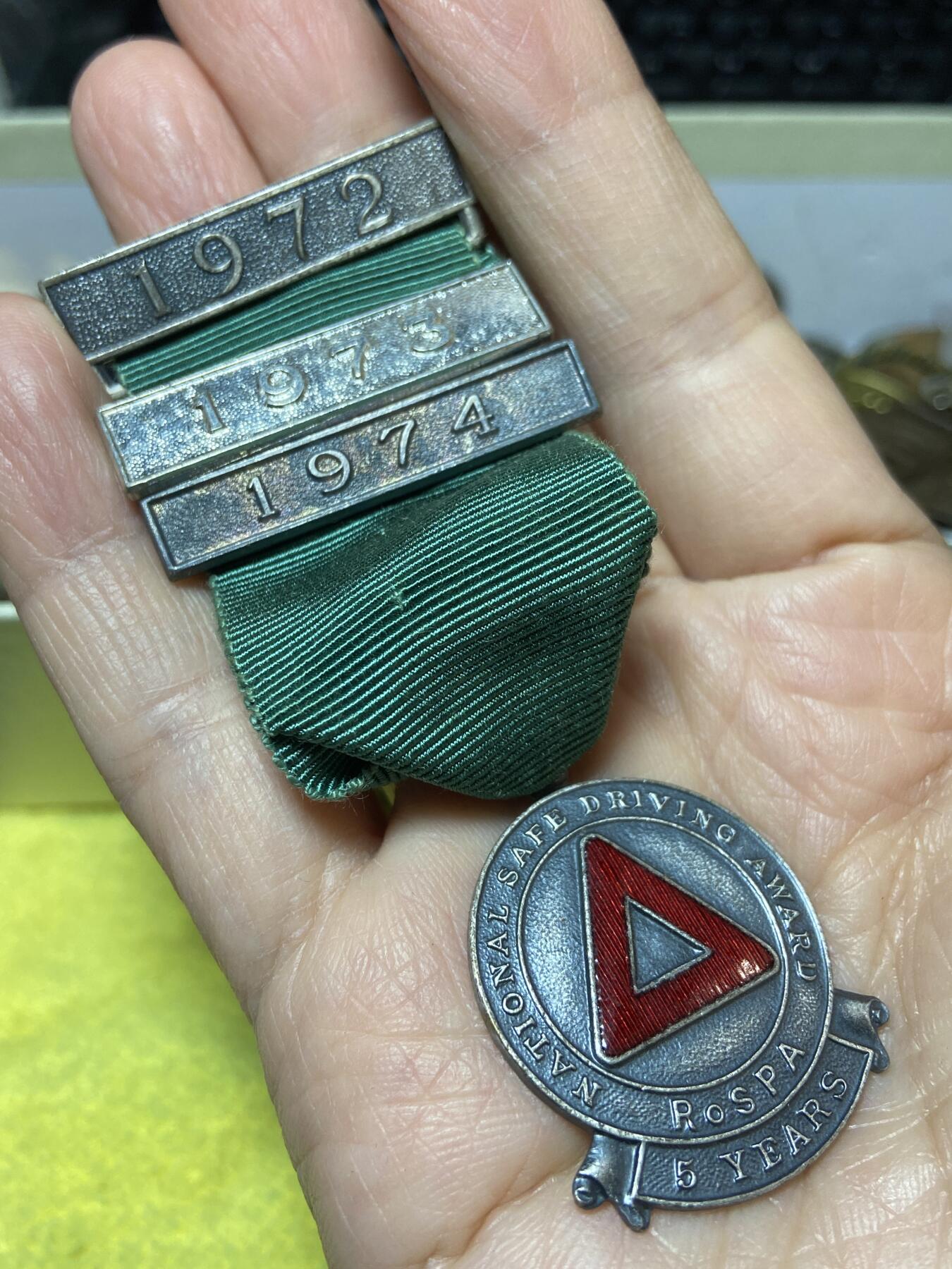 2025年第一百二十七场(总第一百五十三场）外国好品章牌、散币(免佣金) 英国🇬🇧皇家事故预防协会5年安全驾驶奖章(1972–1974年)，重23.98克
