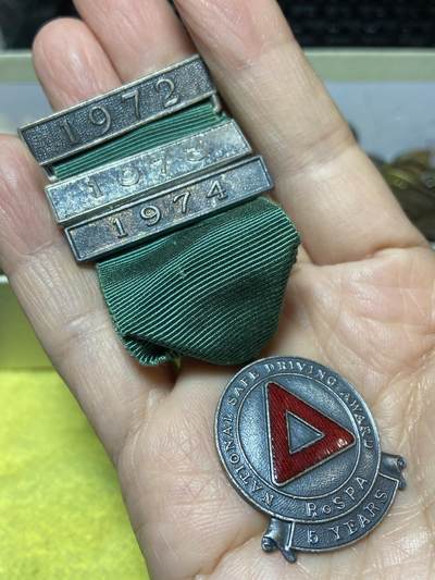 2025年第一百二十七场(总第一百五十三场）外国好品章牌、散币(免佣金) - 英国🇬🇧皇家事故预防协会5年安全驾驶奖章(1972–1974年)，重23.98克