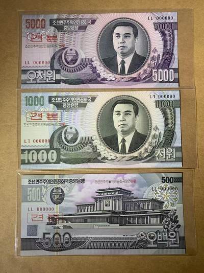 【礼羽收藏】🌏世界钱币拍卖第112期 - 【2】全新UNC 朝鲜建国60周年纪念钞样票500、1000、5000元三张一套 全0号码  稀少品种 