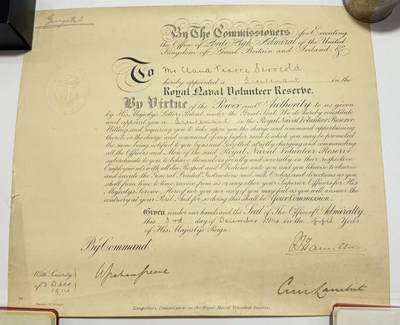 韵星假日精品2025秋季军品类拍卖会-- Rimey Holidays Boutique 2025 Autumn Militaria Sale - 英国乔治五世亲签 大英帝国皇家海军志愿预备队中尉奥罗科德任命证书 并且带有军需部部长，海军上将亲签   