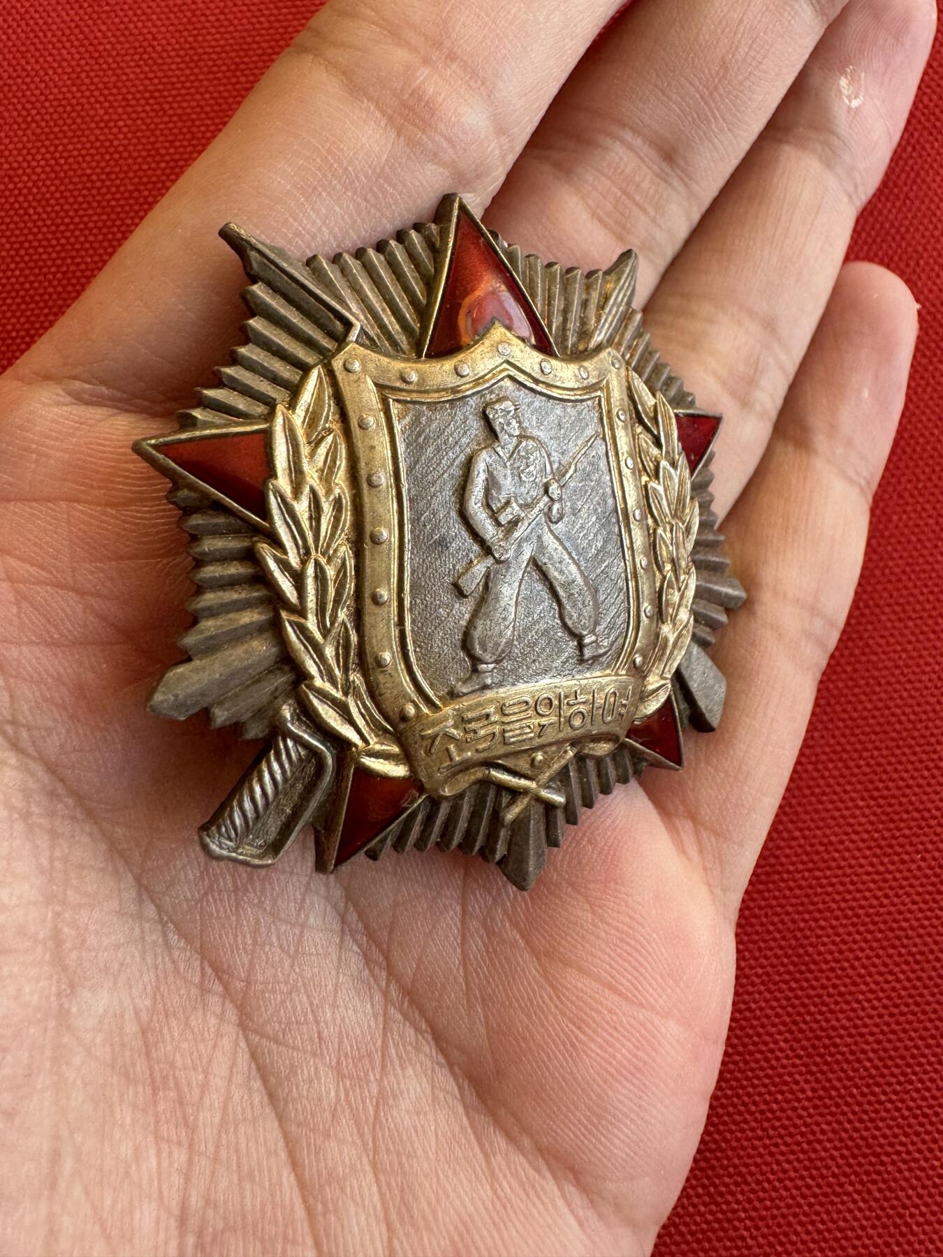 五哥徽章群   11号周二晚上八点4群联拍 银章