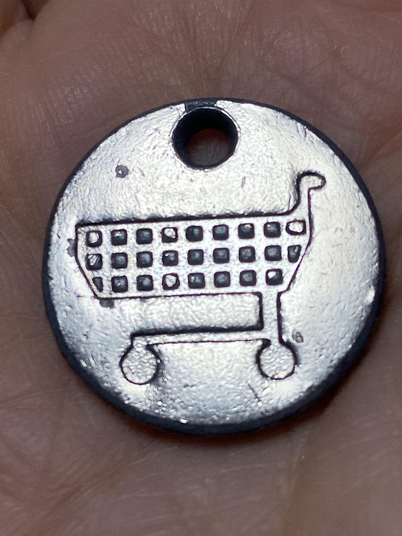 2025年第一百二十七场(总第一百五十三场）外国好品章牌、散币(免佣金) 英国🇬🇧国旗和购物车标牌，重6.9克