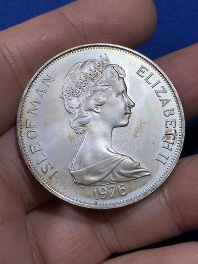 《竞宝斋》第437场 周日，周一2场连拍 （全场包邮） 马恩岛1976年骑马电车1克朗银币 带盒 细节见图