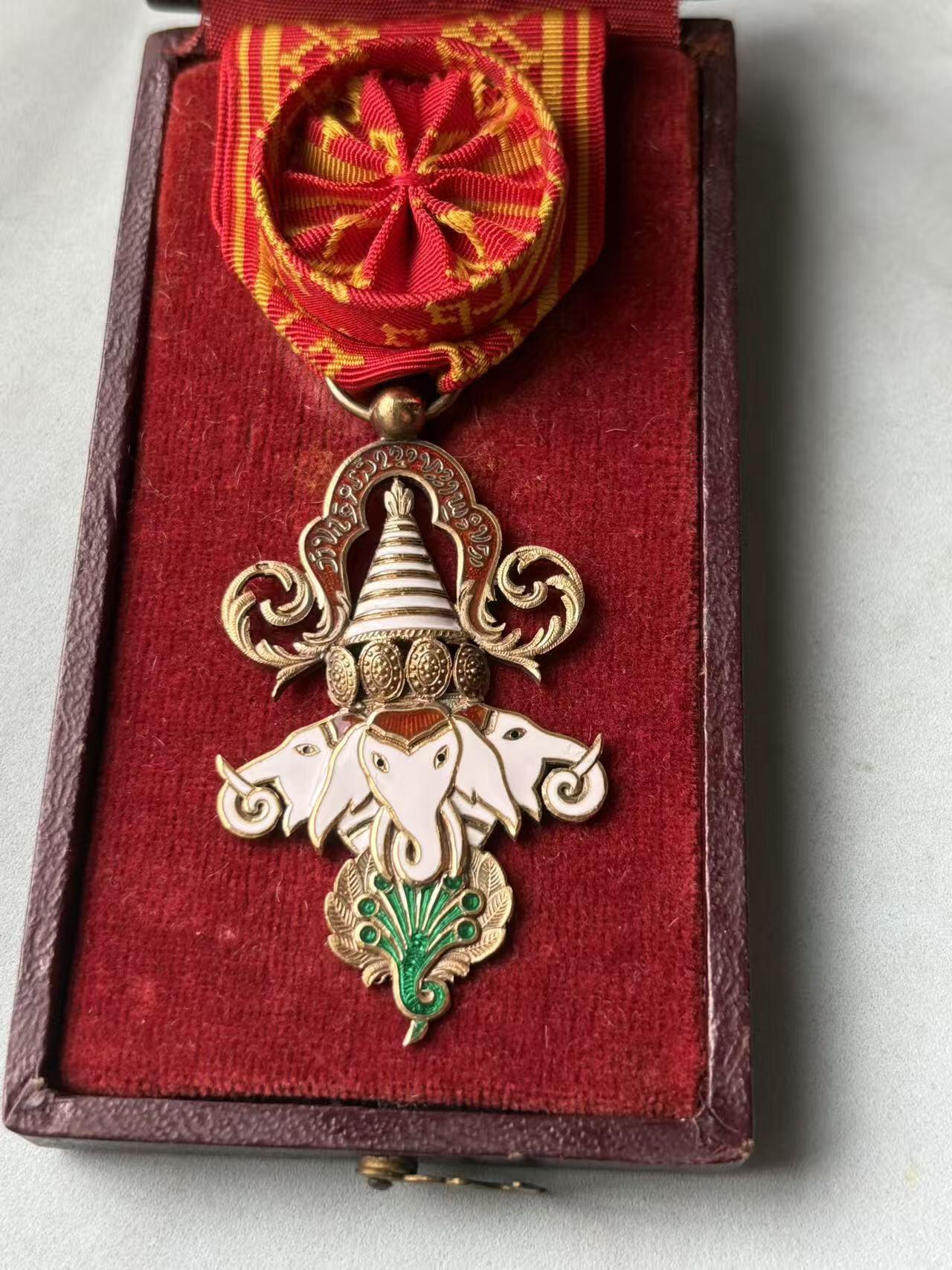 盛世勋华——号角文化勋章邮票专场拍卖第288期 老挝王国军官级万象及白伞勋章 带原盒 法国定制版 银制 少见