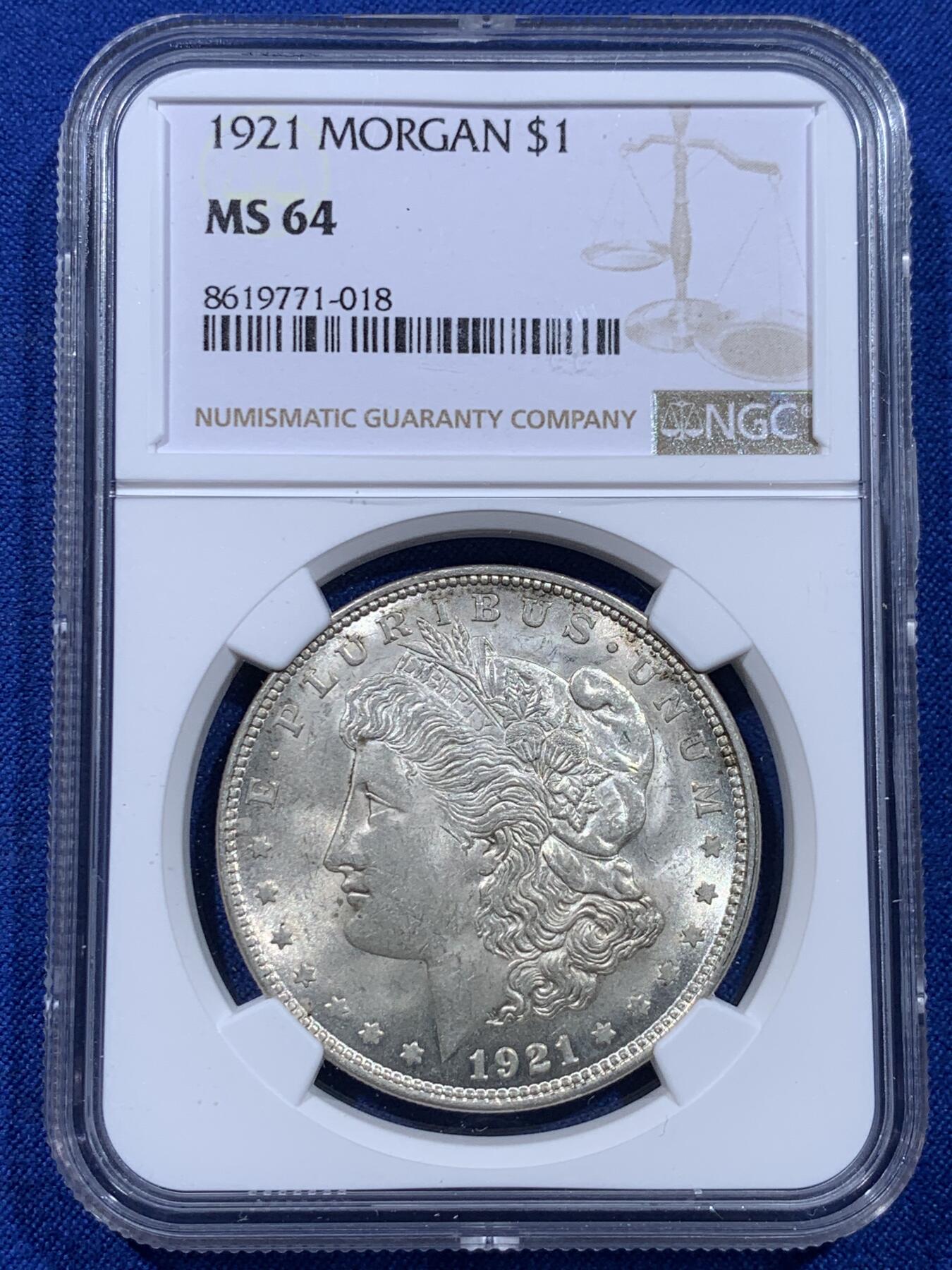 《竞宝斋》第437场 周日，周一2场连拍 （全场包邮） NGC MS64 美国1921年摩根银币，BU转光好品。