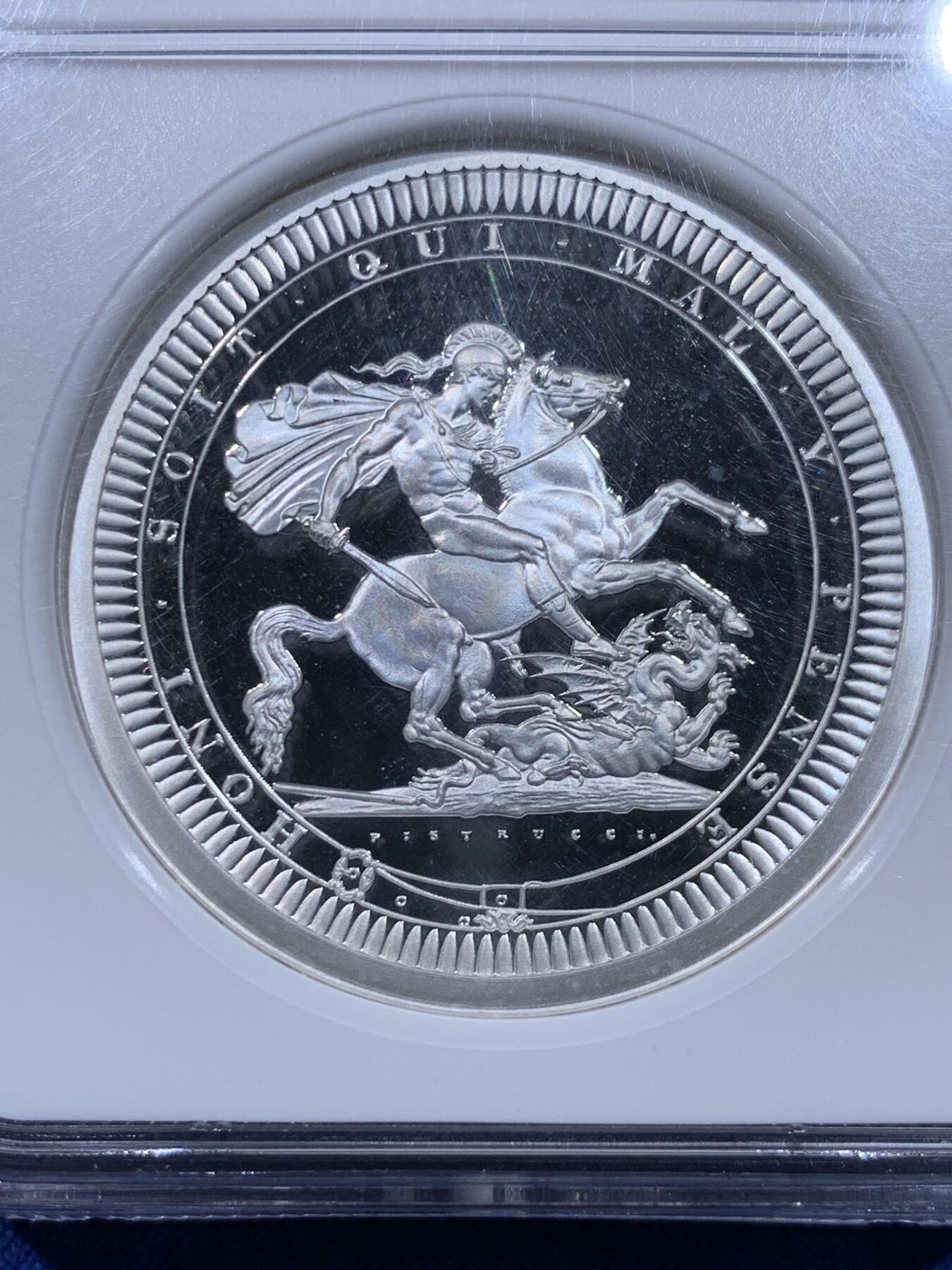 《竞宝斋》第437场 周日，周一2场连拍 （全场包邮） NGC PF69UC 英国2024年伟大雕刻师系列-圣乔治屠龙 马剑 5镑精制2盎司银币 999银 62.86克 首期蓝标 加厚盒