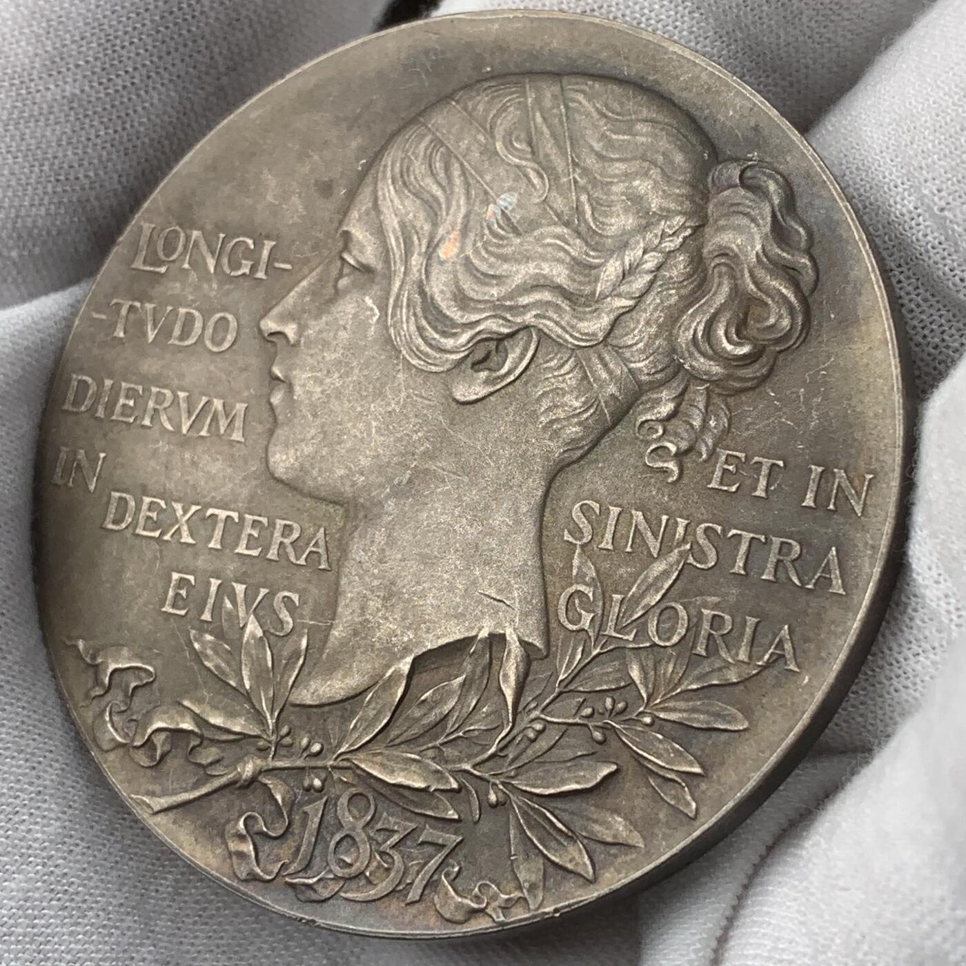 掌中浮雕-藏着的欧洲第041场 1897年英国女王登基60周年纪念银章, 55mm